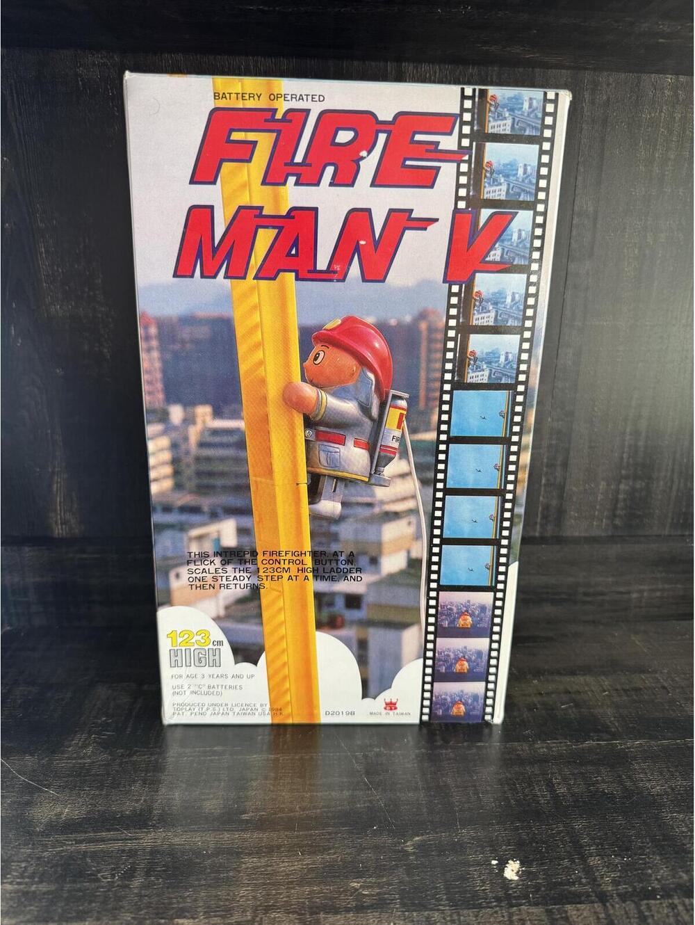 Fireman V Vintage 1984 Climbing Fireman Battery Operated New in Box, untested